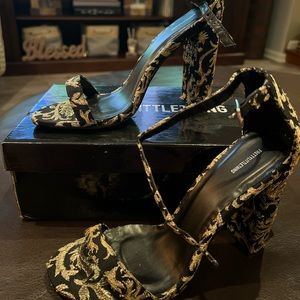 PrettyLittleThing Black/Gold Heel